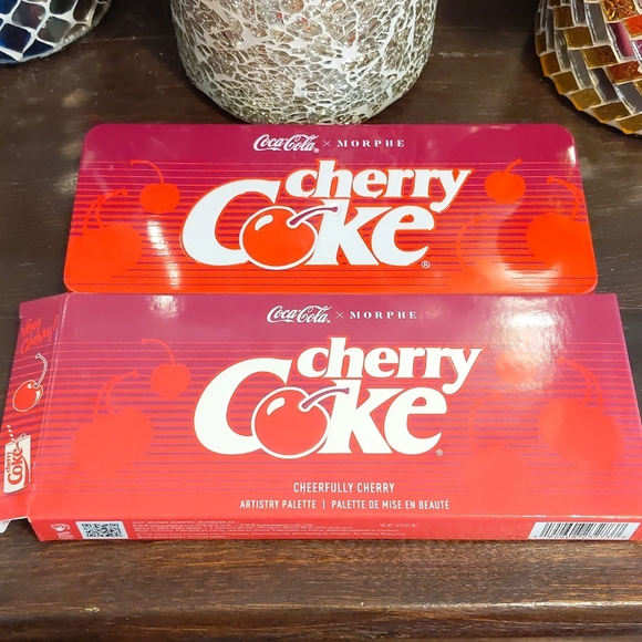 Coca-Cola x Morphe Cherry Coke Eyeshadow Palette - Picture 1 of 4
